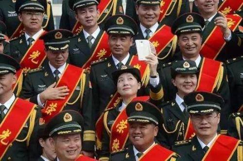 軍官轉(zhuǎn)業(yè)政策最新探索，小巷獨(dú)特風(fēng)味與轉(zhuǎn)業(yè)安置新動(dòng)向