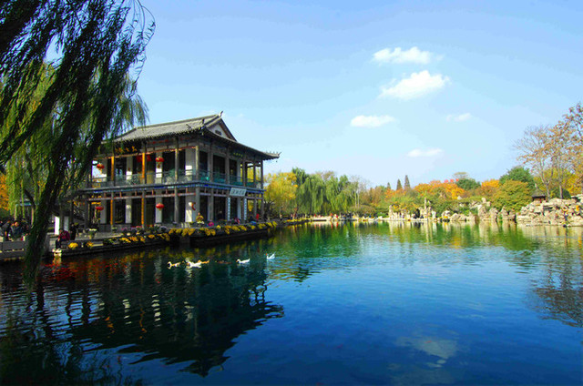 大明湖深度游，巷弄美食秘境探索