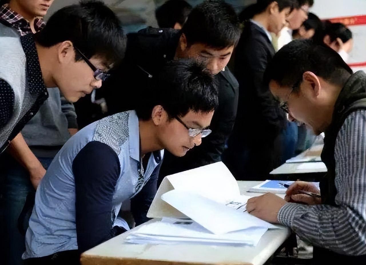 鐵路薪資改革邁入新時(shí)代，科技重塑未來，最新動(dòng)態(tài)揭示變革趨勢(shì)