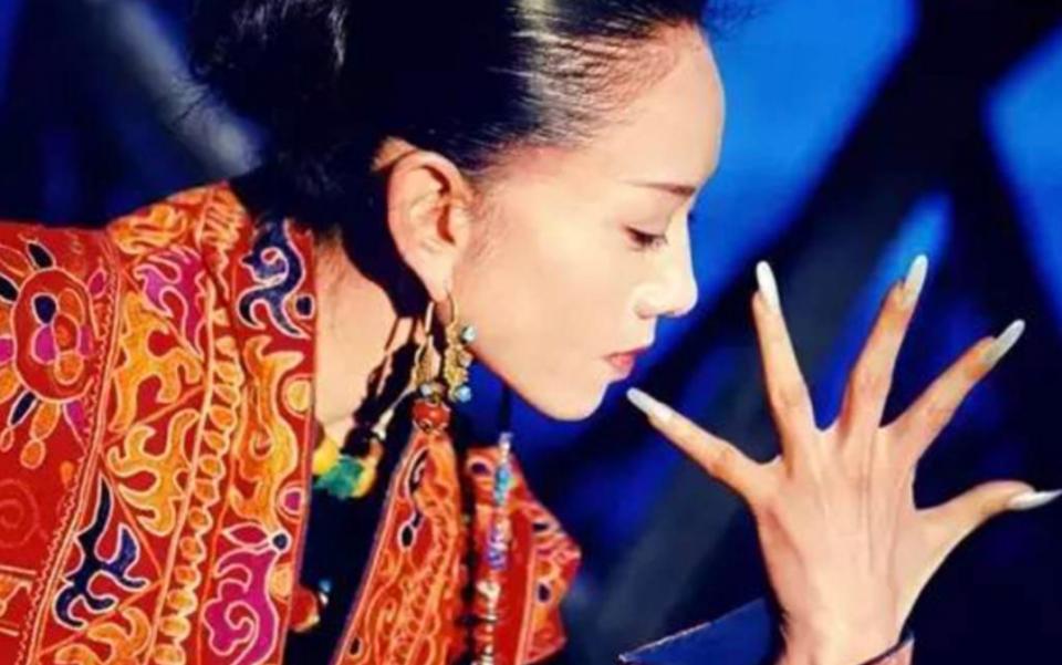 楊麗萍最新近照曝光，如何獲取并評價(jià)舞蹈巨星的最新照片？