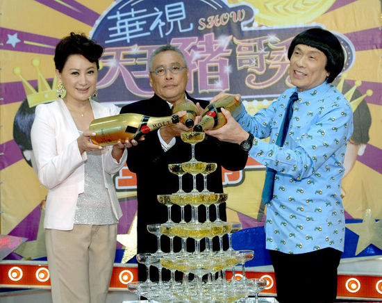 豬哥亮陳亞蘭最新動態(tài)揭秘，小巷美食寶藏大揭秘！