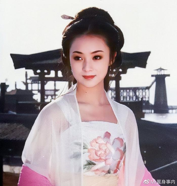 董智芝的表演藝術(shù)之路，如何學(xué)習(xí)表演藝術(shù)并邁向舞臺(tái)成功之巔