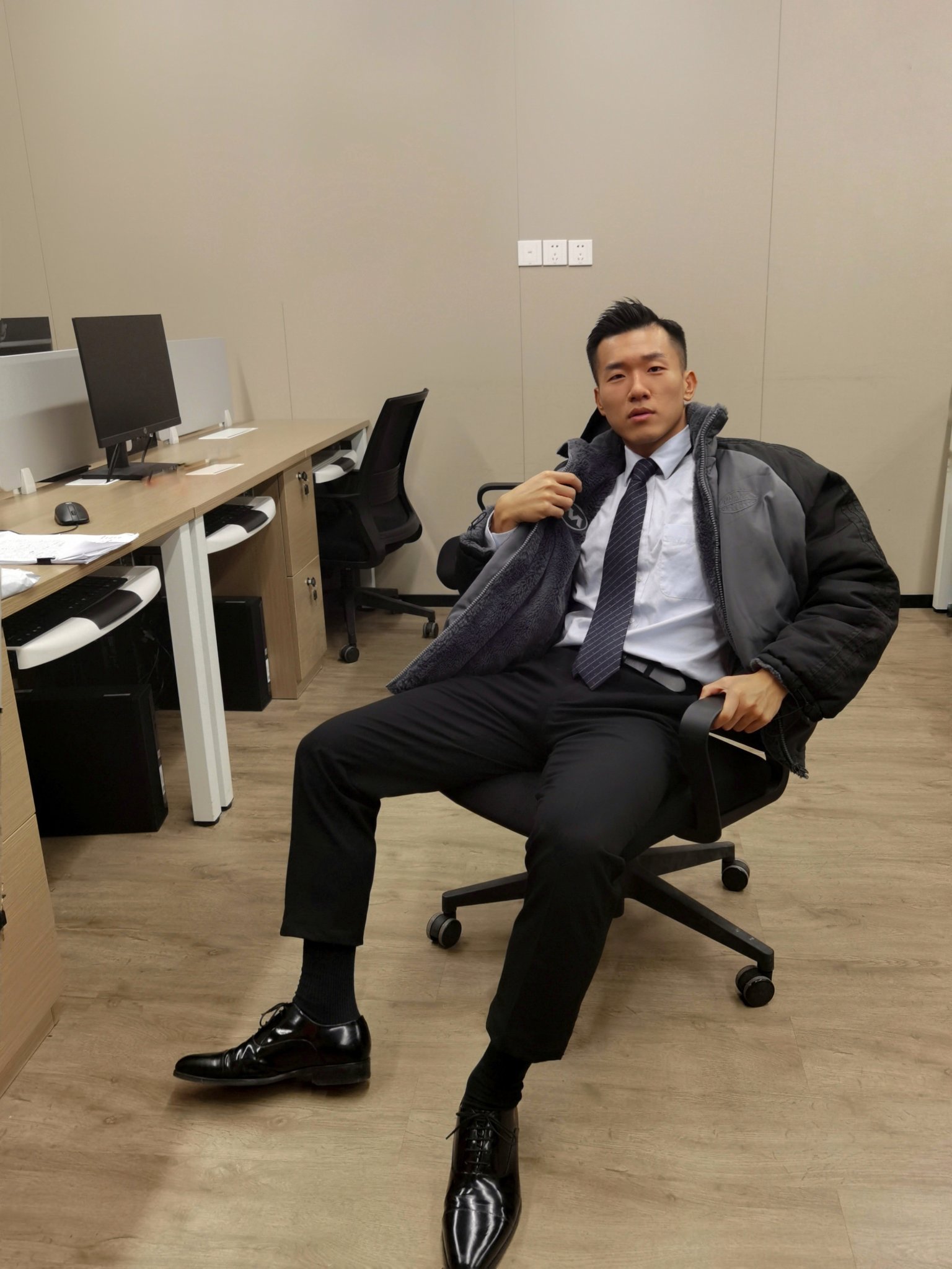 呆叔最新風(fēng)采，新晉時尚偶像引領(lǐng)潮流新風(fēng)尚