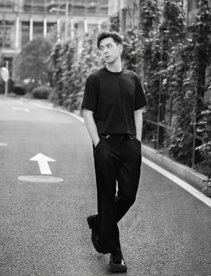 最新外劇盤(pán)點(diǎn)，勵(lì)志之旅啟程，展現(xiàn)變化中的自信與成就感！