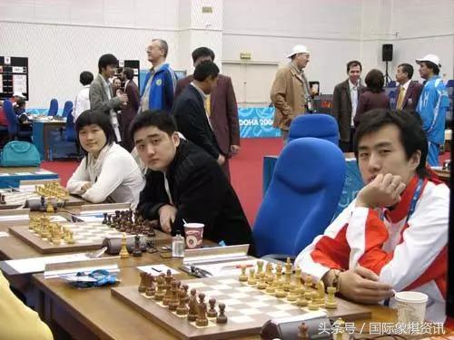 象棋賽場風云，變化、自信與成就的舞臺之戰(zhàn)