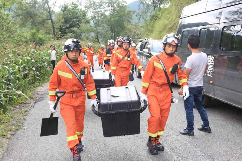 納雍山體滑坡最新消息，探秘滑坡背后神秘角落的小巷特色小店