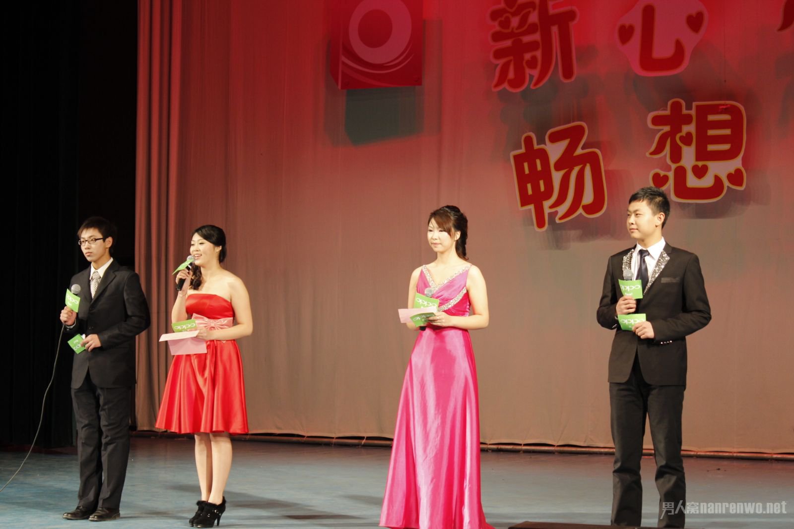 引領(lǐng)時代風(fēng)尚的舞臺之韻，最新主持詞精選集