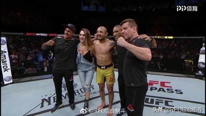 最新WWE格斗之夜，小巷熱血戰(zhàn)場與特色小店的探索之旅