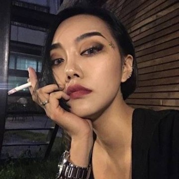 最新美女紋身圖案，時(shí)尚潮流中的個(gè)性表達(dá)