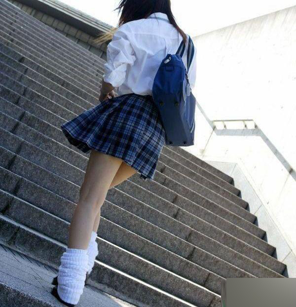 最新女校服，時代變遷中的校園風尚標志