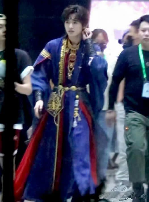 王牌最新路透照揭秘，小巷深處的獨(dú)特風(fēng)情